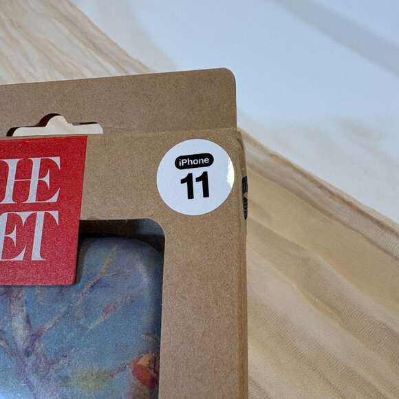 Casely Bold X The Met Limited Series Case iPhone 11 MagSafe NIP - Picture 2 of 8